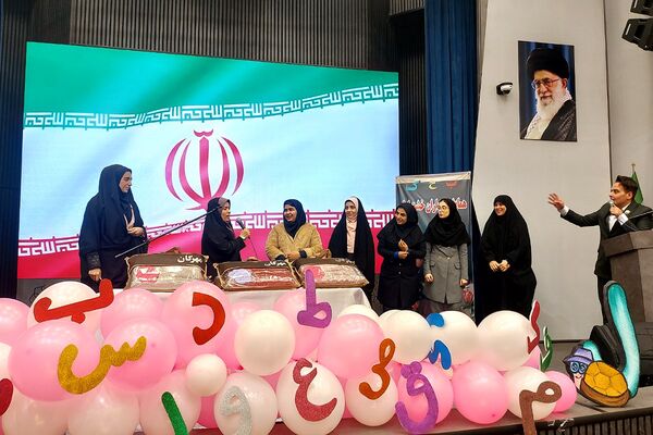 همایش معماران خشت اول در کهریزک؛ بزرگداشت معلمان پایه اول ابتدایی