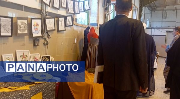 افتتاح نمایشگاه آثار هنری دانش‌آموزان دبیرستان‌های تیتکانلو و مایوان