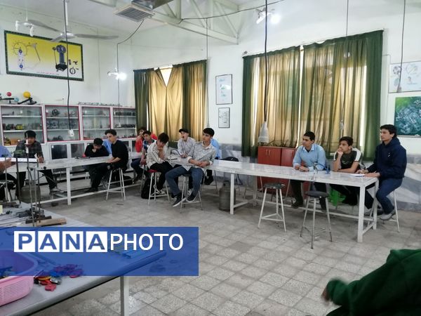 حضور دانش‌آموزان دبیرستان نمونه دانش در پژوهشسرا جابربن‌حیان