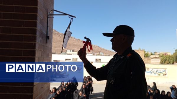 زنگ مهر و مقاومت در هنرستان حضرت زهرا(س) بن به صدا درآمد