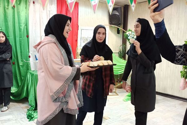حضور پر شور دانش آموزان ناحیه دو شهرری در جشن نیمه شعبان و ایرانمون