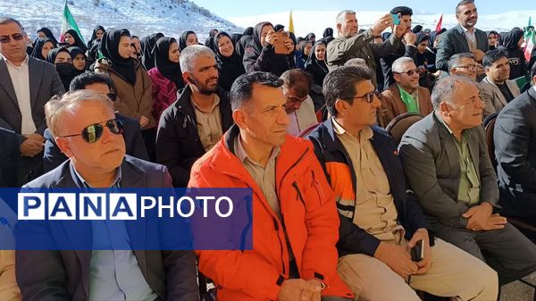 طنین زنگ انقلاب در مدرسه فرزانگان شهرستان باشت