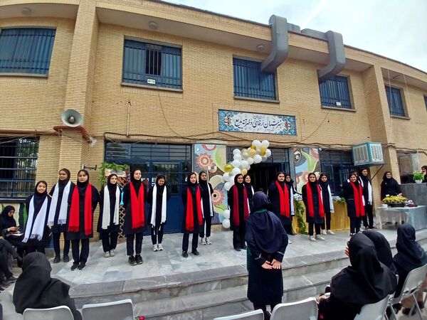 جشن سپاس معلم در هنرستان فنی حرفه‌ای بدیع ناحیه یک