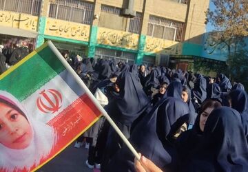  یک شروع جدید با جشن شکوفه ها در مدرسه حضرت زهرا(س) منطقه ۱۰