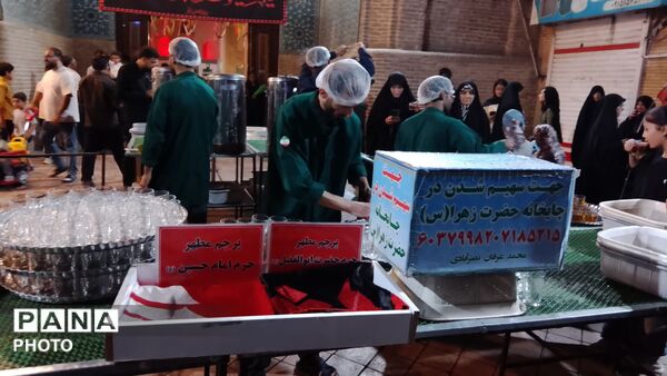 خادمان چایخانه حضرت زهرا (س) میزبان اجتماعات مردمی 