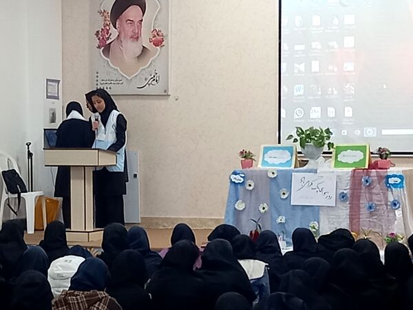 گرامیداشت هفته هوای پاک در دبیرستان دخترانه فرهنگ مرحوم فخرایی