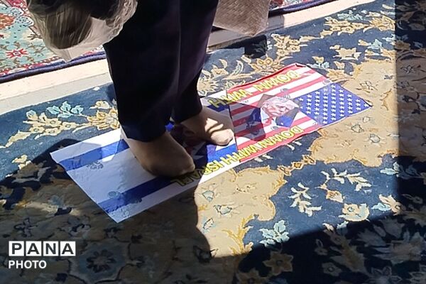 برپایی میز خدمت و مشاوره خانواده آموزش و پرورش شهرستان قدس در میعادگاه نماز جمعه