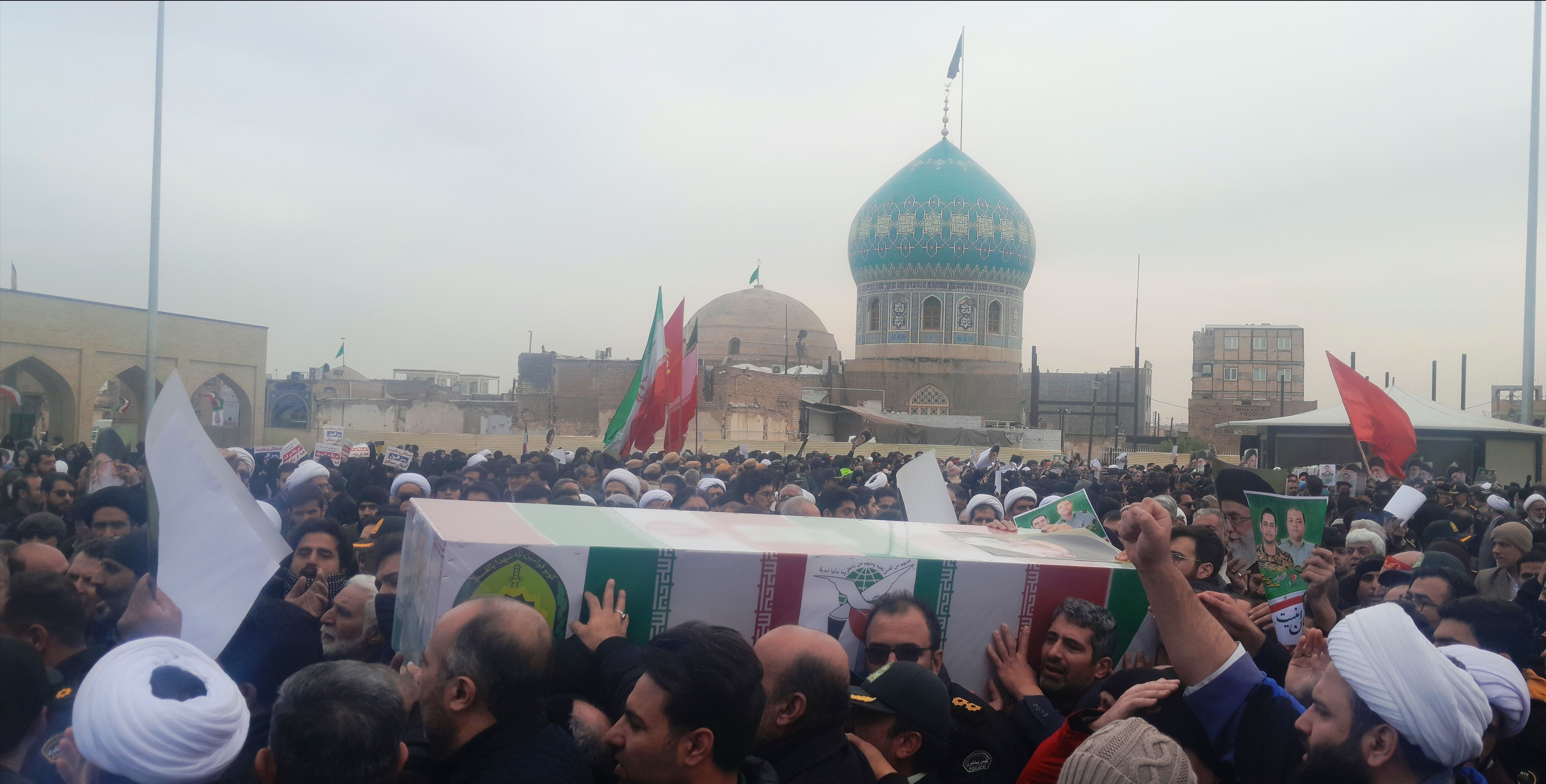 تشییع پیکر دو شهید مدافع وطن در قم 