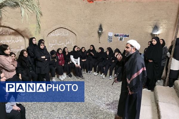 بازدید دانش‌آموزان دبیرستان یادگار امام از کوچه‌های بنی‌هاشم