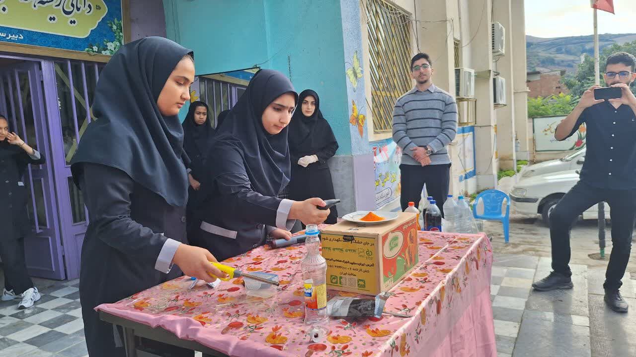 تربیت دانش‌آموز کنجکاو با آزمایش در مدرسه 