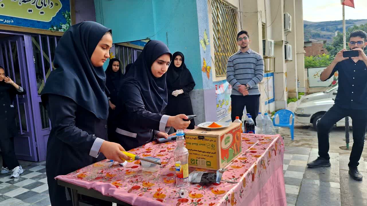 تربیت دانش‌آموز کنجکاو با آزمایش در مدرسه 