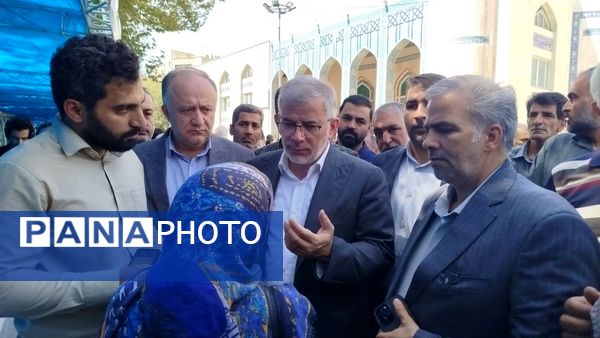  برگزاری میزخدمت درمصلی کرج به‌مناسبت هفته دولت