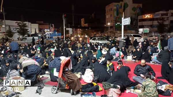اجتماع مردم هنگام تحویل سال در چهارراه ورزش مشهد