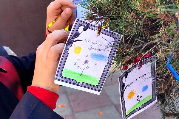 اجرای طرح «لاله‌های روشن» در دبستان شهید نوروزعلی حسینی