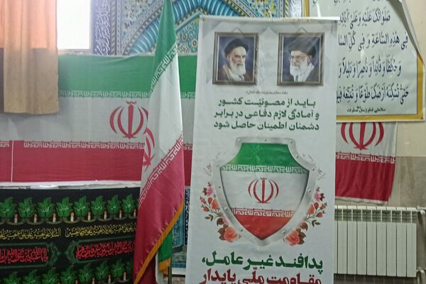 برگزاری مراسم هفته بسیج در هنرستان مجتمع فنی حرفه‌ای تهران در بهارستان‌دو
