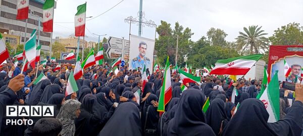 وداع حماسی دریادلان هرمزگان با فرمانده شهید علیرضا تنگسیری در بندرعباس
