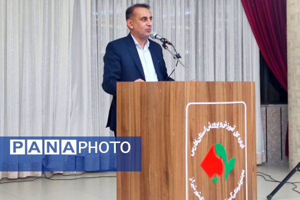 آیین تجلیل ازخادمین مراسم اعتکاف دانش‌آموزی