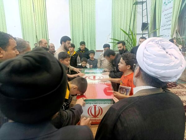  مراسم وداع با پیکر شهید جواد حسن زاده در مسجد امام علی(ع)