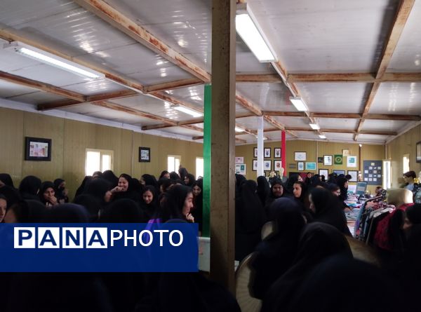 نمایشگاه هنرهای دستی هنرجویان هنرستان آفرینش منطقه رضویه 