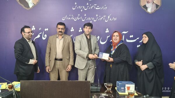 مراسم تقدیر از نقش آفرینان اختتامیه مسابقات قرآن استان مازندران
