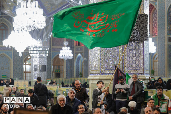 سوگ و حزن اعلام شهادت رهبر معظم انقلاب در حرم مطهر رضوی-۱