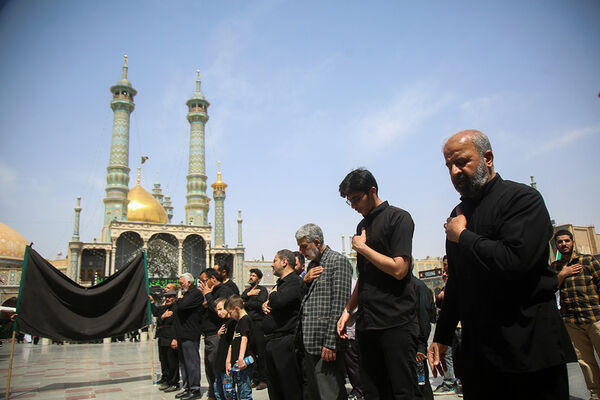 حضور دسته‌عزاداری سالروز شهادت امام جعفر صادق(ع) در حرم حضرت معصومه(س)
