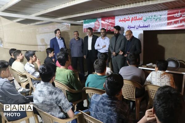 همه پای کار شهدا؛ از دانش‌آموزان تا مدیرکل در موکب نایب‌الشهید یزد