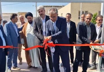 افتتاح چمن‌مصنوعی «شهدای دانش‌آموز میناب» دبستان پسرانه واحدی زارچ