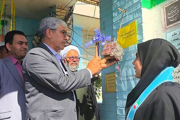 جشن مهر ایثار و نماز و بازگشایی مدارس یک مهر در دبیرستان هیأت امنایی فرهیختگان