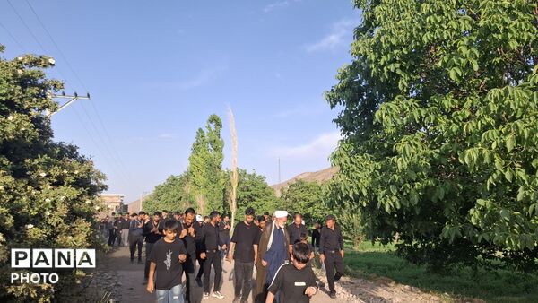 تاسوعایینان با نوای طبل و سینه‌زنی بر مزار شهدا حاضر شدند