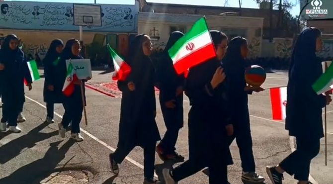 المپیاد درون مدرسه ای به مناسبت هفته‌ی تربیت بدنی و ورزش در دبیرستان فرهنگ ناحیه۳