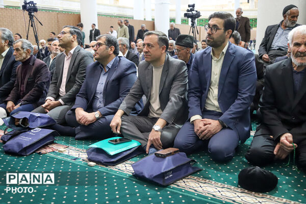 تجلیل از ایثارگران فرهنگی و پرسش و پاسخ در مصلی زنجان