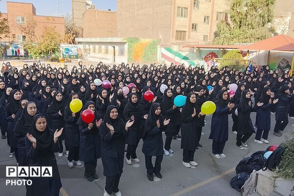 از نیمکت های مدرسه تا سفره های مهربانی،شاهد مرضیه میزبان جشن عاطفه ها
