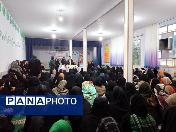 اولین جلسه انجمن اولیا دبستان سمیه کاشمر