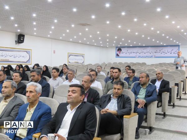 جلسه مدیران مدارس و ناظرین مسابقات خوارزمی در شهرستان خلیل آباد 