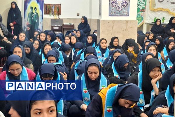 شکوه انقلاب در جشن باشکوه دهه فجر مدرسه نمونه دولتی ارشاد قرچک