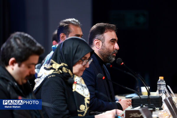 نشست نقد و بررسی پویانمایی «نگهبانان خورشید» در چهل و چهارمین جشنواره ملی فیلم فجر