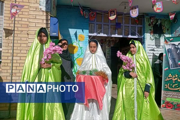 نمایشگاه بسته «ایرانمون» در دبیرستان نرجس یک