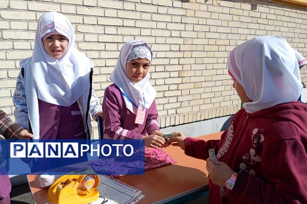 بازارچه دانش‌آموزی در دبستان شاهد شهید محمدرضا کشاورز 