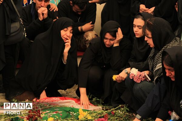 تشییع پیکر خانوداه شهید دکتر حسین طاهری در پردیس