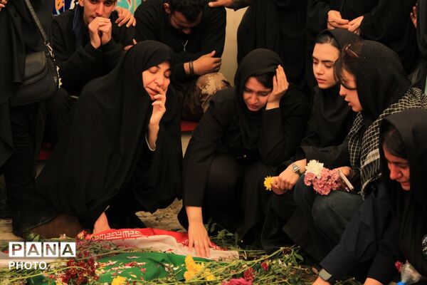 تشییع پیکر خانوداه شهید دکتر حسین طاهری در پردیس