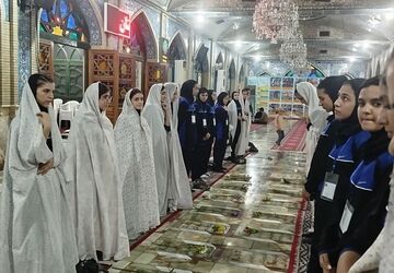 تجدید میثاق دانش‌آموزان ورزشکار با شهدا در سمنان
