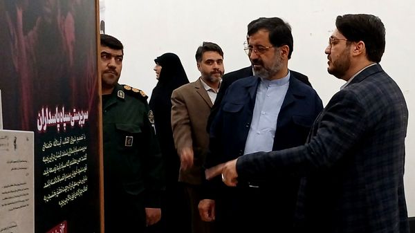 نمایشگاه «در لباس سربازی»