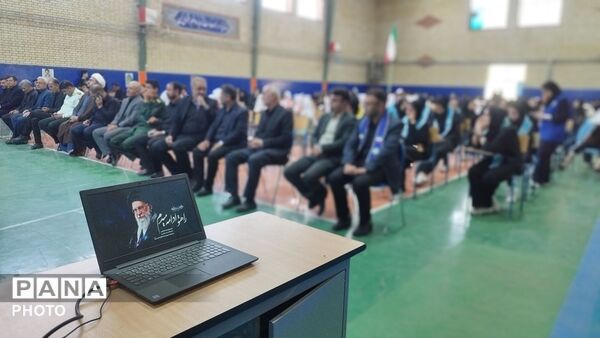 همایش بزرگ دانش‌آموزی «باید برخاست» مهربان