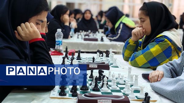 مسابقات ورزشی شطرنج دانش آموزان دوره دوم