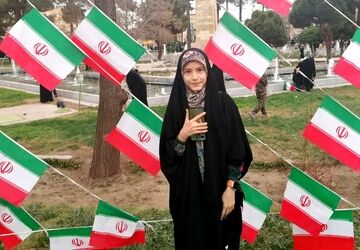 هم‌صدایی نسل‌ها در راهپیمایی ۲۲ بهمن یزد
