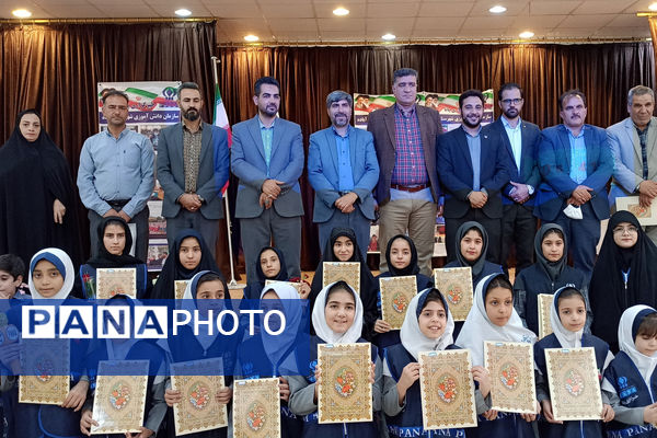 مراسم تجلیل وتقدیر از دانش‌آموز خبرنگاران پانا آباده توسط رئیس سازمان دانش‌آموزی استان فارس