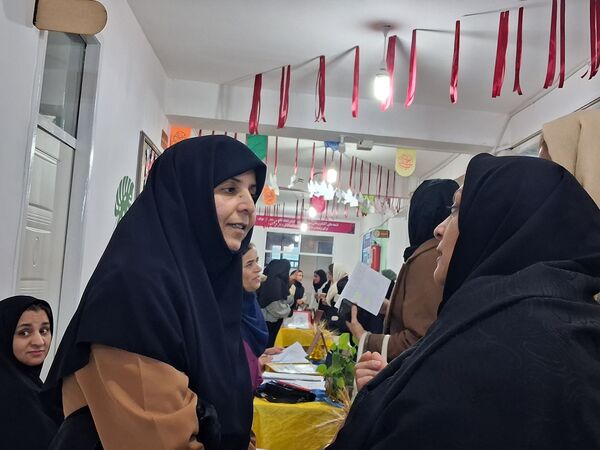 کارنامه‌ها با حضور دبیران تحویل داده شد