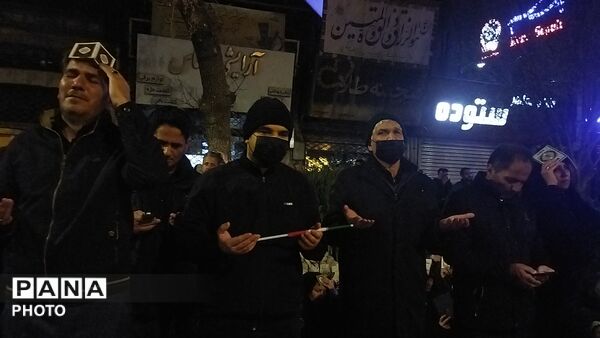 نیشابوری ها قرآن ها را به سر گرفتند-۲