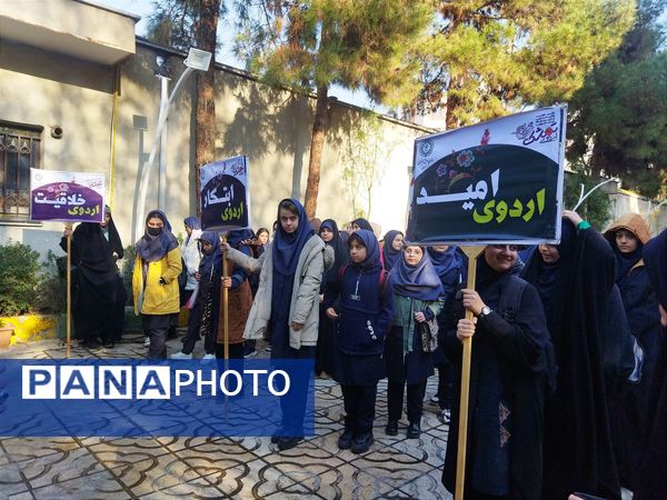 اردوی تمشک، تجربه‌ای متفاوت از کانون امید